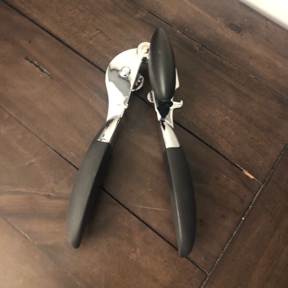 Black and silver can opener